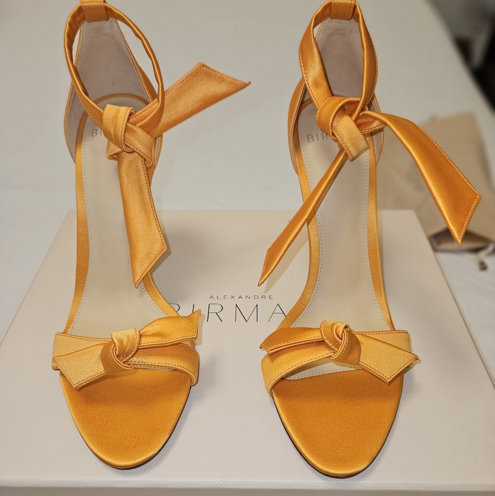 Beautiful Alexandre birman satin yellow gold tie up open toe 8.5 heels